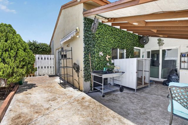 13970 Oaklawn Place, Davie, FL 33325