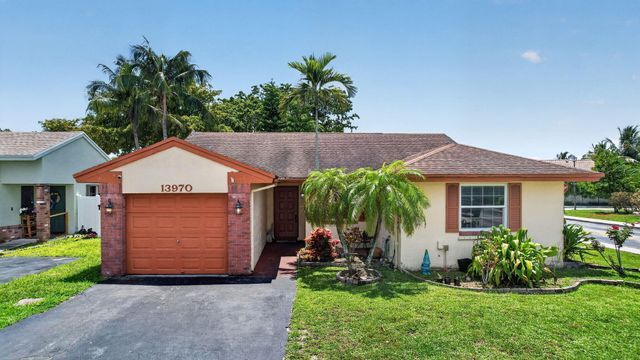 13970 Oaklawn Place, Davie, FL 33325