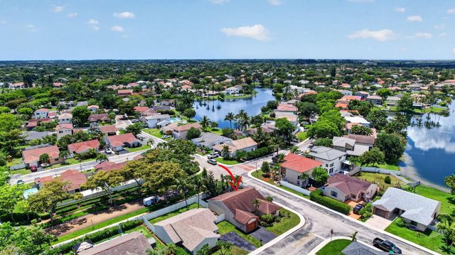 13970 Oaklawn Place, Davie, FL 33325