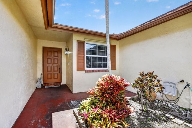 13970 Oaklawn Place, Davie, FL 33325