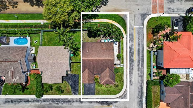 13970 Oaklawn Place, Davie, FL 33325