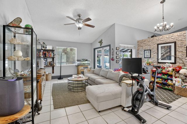 13970 Oaklawn Place, Davie, FL 33325