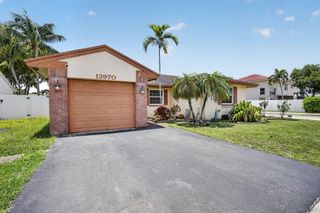 13970 Oaklawn Place, Davie, FL 33325