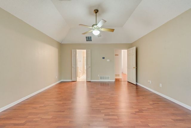 1022 Oak Tree Drive, Fort Worth, TX 76140