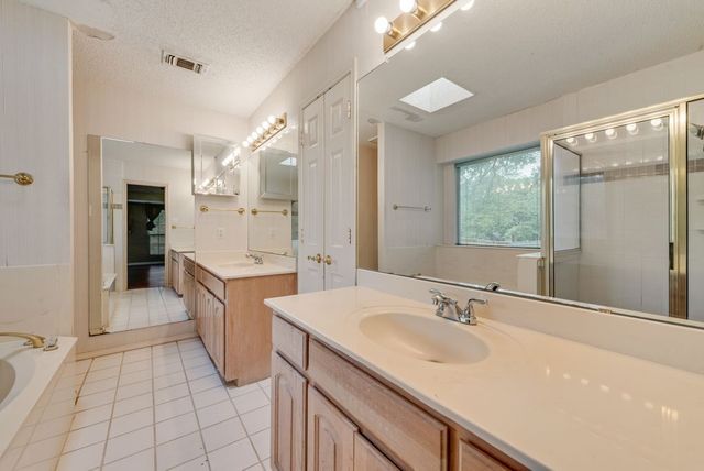 1022 Oak Tree Drive, Fort Worth, TX 76140