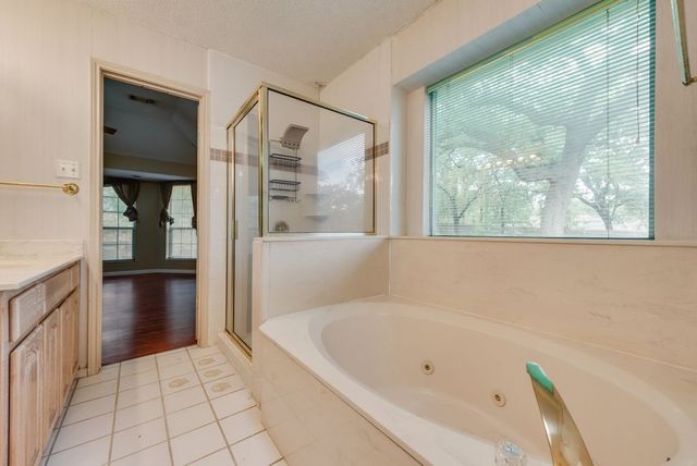 1022 Oak Tree Drive, Fort Worth, TX 76140