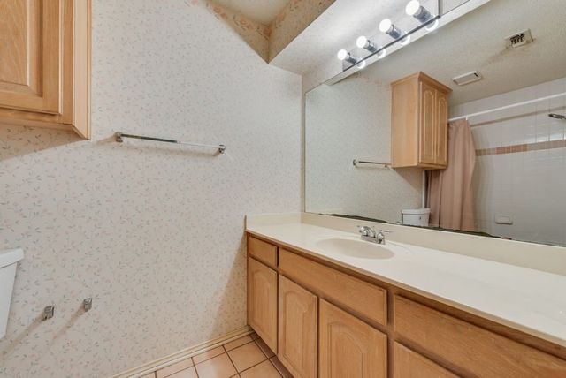 1022 Oak Tree Drive, Fort Worth, TX 76140