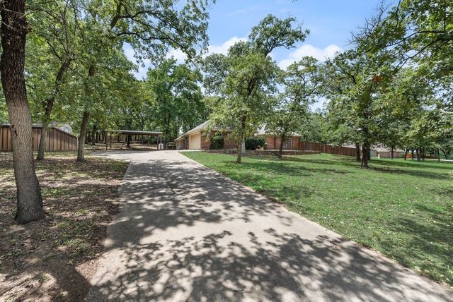 1022 Oak Tree Drive, Fort Worth, TX 76140