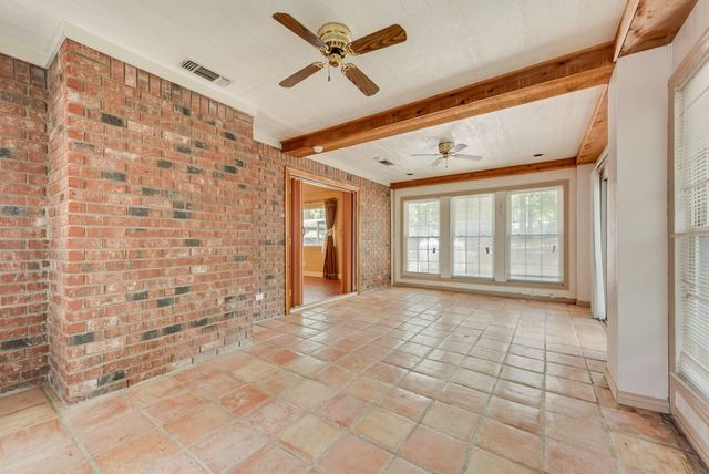 1022 Oak Tree Drive, Fort Worth, TX 76140