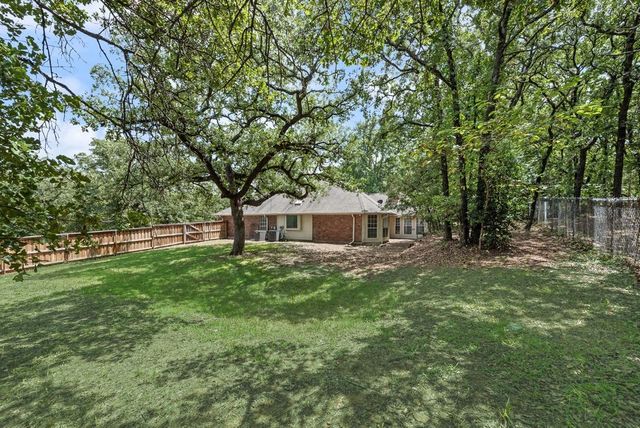 1022 Oak Tree Drive, Fort Worth, TX 76140