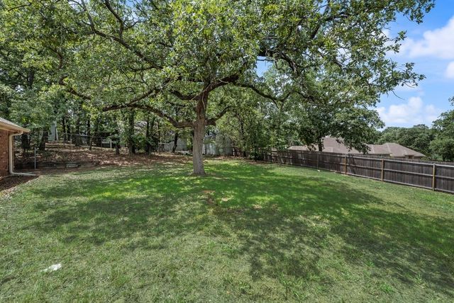 1022 Oak Tree Drive, Fort Worth, TX 76140