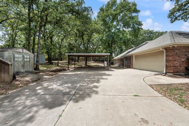 1022 Oak Tree Drive, Fort Worth, TX 76140