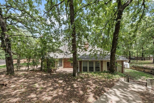 1022 Oak Tree Drive, Fort Worth, TX 76140