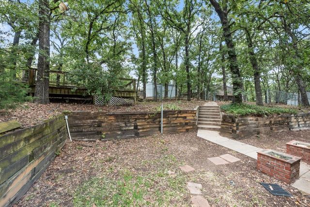 1022 Oak Tree Drive, Fort Worth, TX 76140