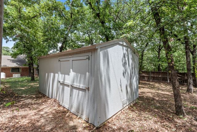 1022 Oak Tree Drive, Fort Worth, TX 76140