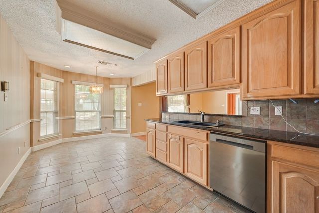 1022 Oak Tree Drive, Fort Worth, TX 76140