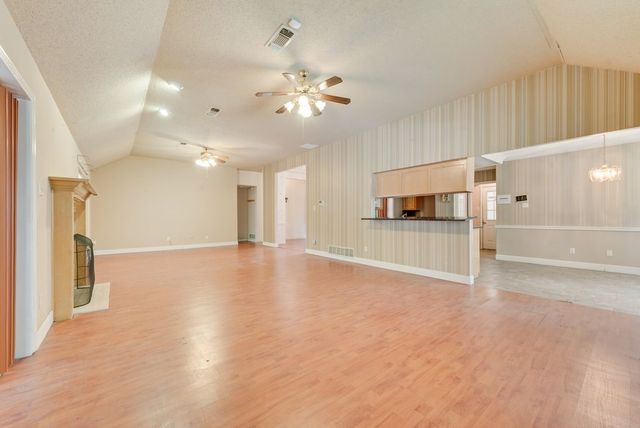1022 Oak Tree Drive, Fort Worth, TX 76140