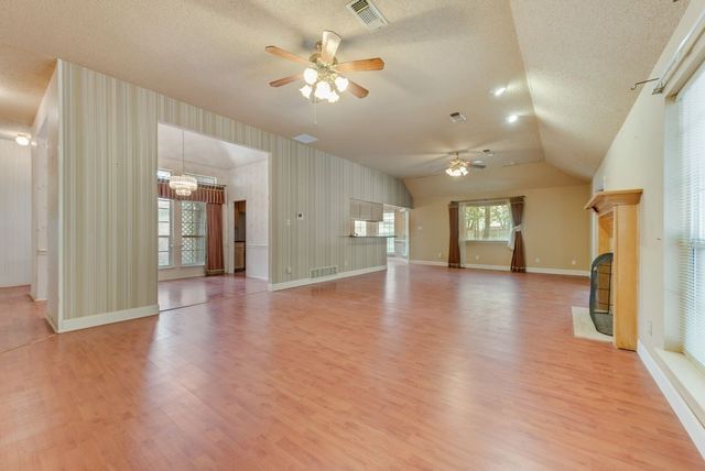 1022 Oak Tree Drive, Fort Worth, TX 76140