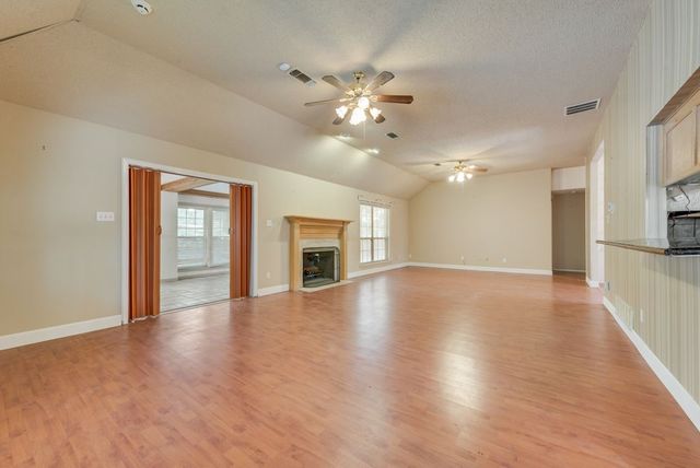 1022 Oak Tree Drive, Fort Worth, TX 76140