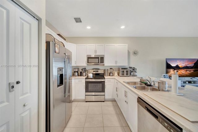 11295 W 34th Way, Hialeah, FL 33018