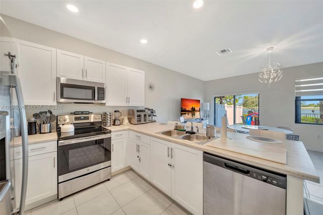11295 W 34th Way, Hialeah, FL 33018