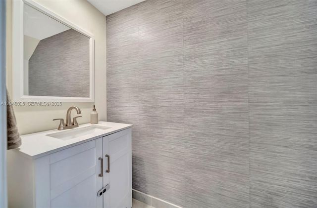 11295 W 34th Way, Hialeah, FL 33018