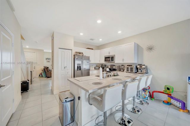 11295 W 34th Way, Hialeah, FL 33018