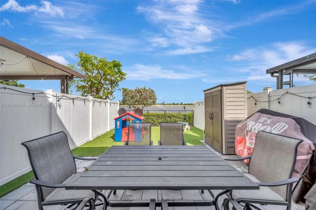 11295 W 34th Way, Hialeah, FL 33018