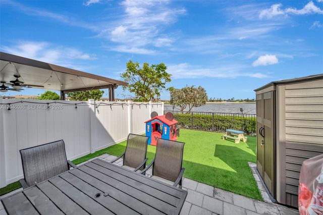 11295 W 34th Way, Hialeah, FL 33018