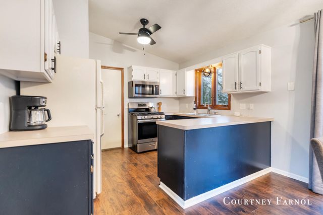 5795 Brookfarm Drive SE, Grand Rapids, MI 49508