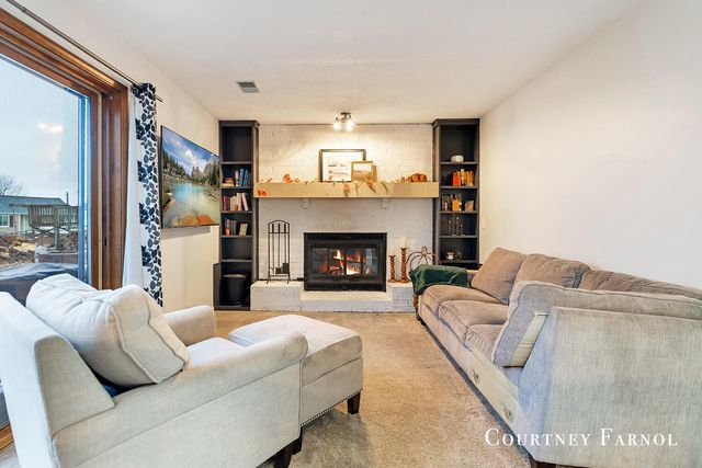 5795 Brookfarm Drive SE, Grand Rapids, MI 49508