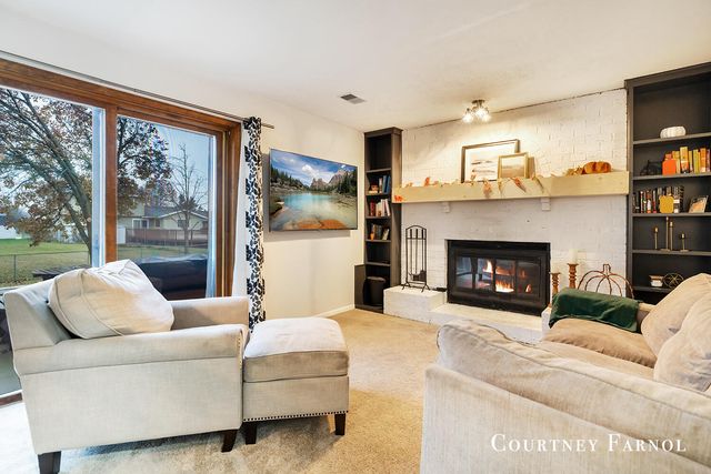 5795 Brookfarm Drive SE, Grand Rapids, MI 49508