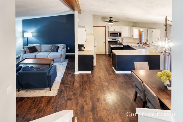 5795 Brookfarm Drive SE, Grand Rapids, MI 49508