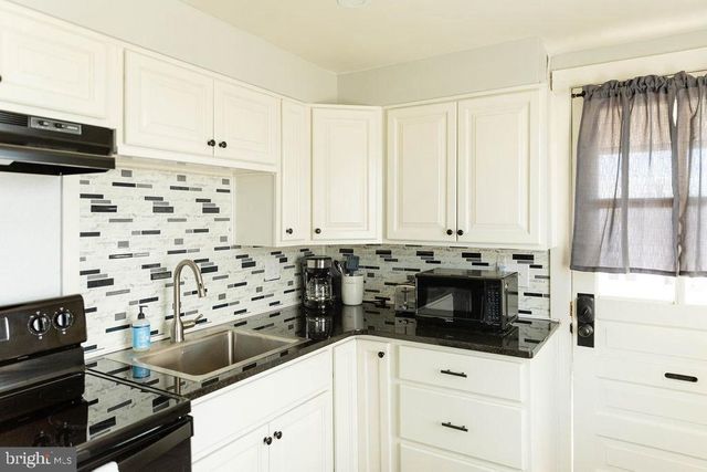 834 W MAIN ST, Palmyra, PA 17078