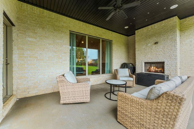 2499 Brookwater Lane, Fayetteville, AR 72703