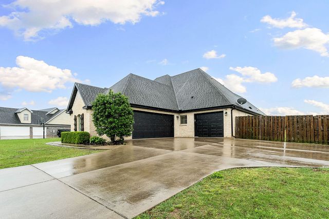 2499 Brookwater Lane, Fayetteville, AR 72703