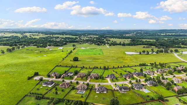 2499 Brookwater Lane, Fayetteville, AR 72703