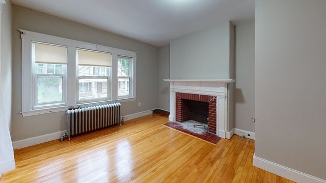 20-22 Upcrest Rd 2, Boston, MA 02135