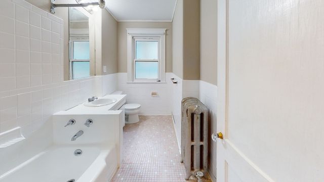 20-22 Upcrest Rd 2, Boston, MA 02135