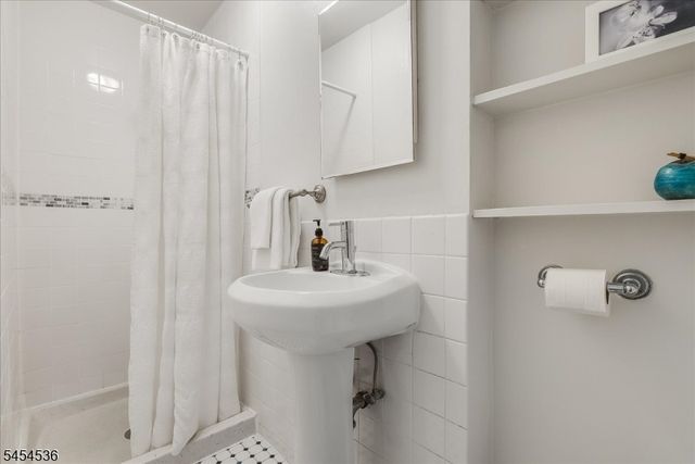 21 Oakview Ave, Maplewood Twp., NJ 07040