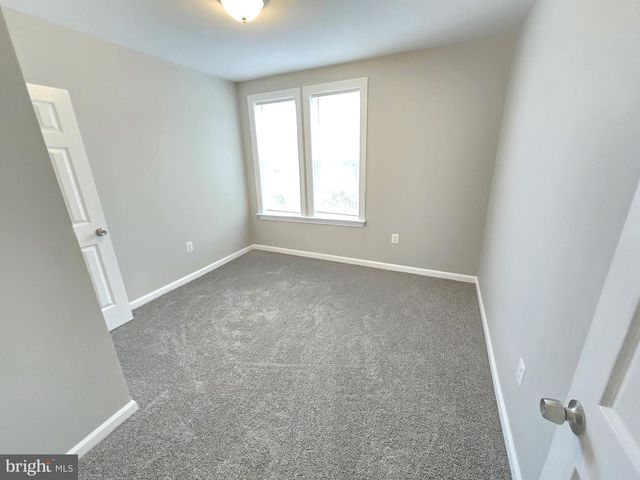 142 HILTON ST, Baltimore, MD 21229