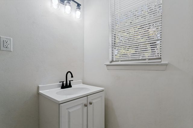 404 Limestone Drive, Euless, TX 76039