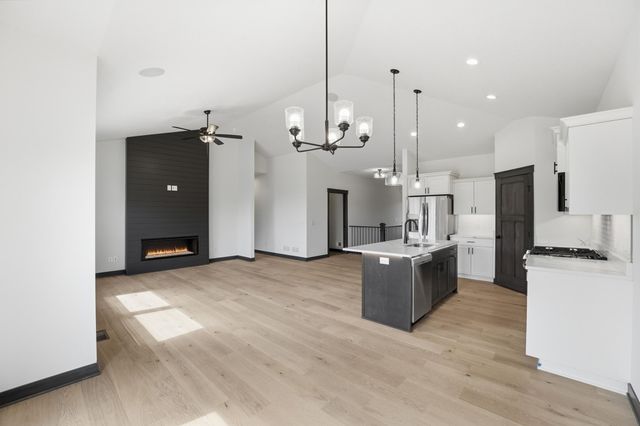 909 Acorn Court, Hudson, WI 54016