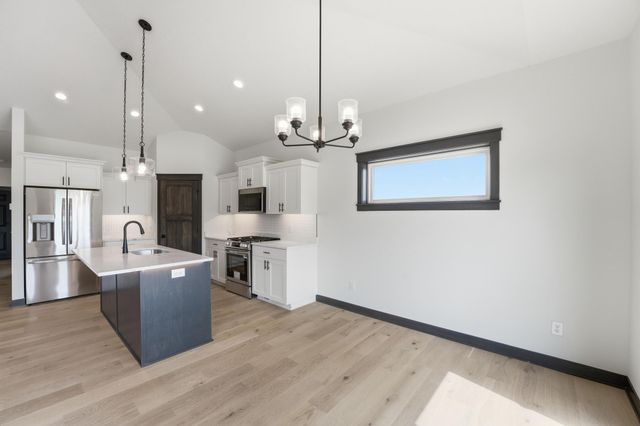 909 Acorn Court, Hudson, WI 54016