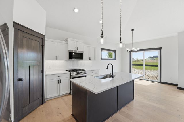 909 Acorn Court, Hudson, WI 54016