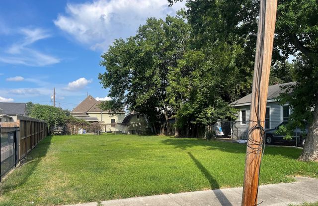 2114 Chestnut Street, Houston, TX 77009