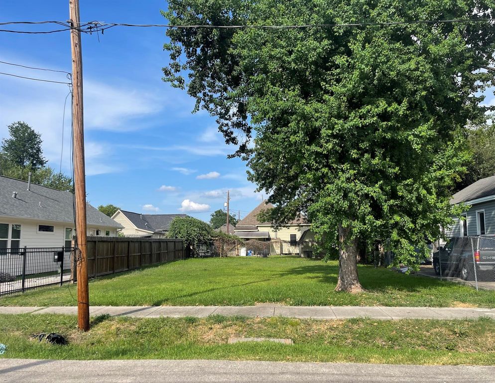 2114 Chestnut Street, Houston, TX 77009