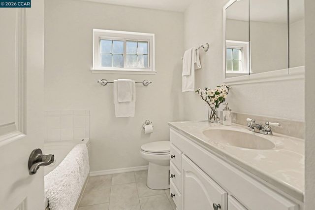 340 Greenway Dr, Martinez, CA 94553