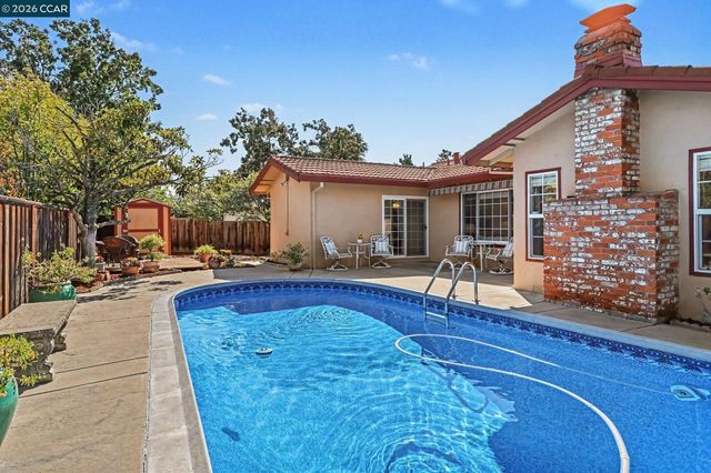 340 Greenway Dr, Martinez, CA 94553