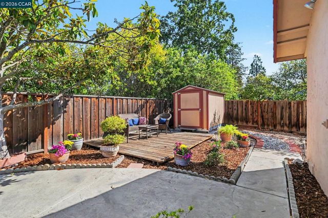 340 Greenway Dr, Martinez, CA 94553